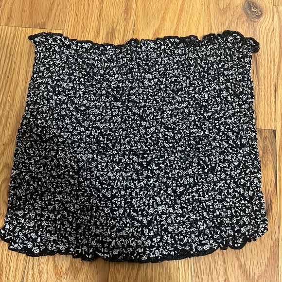 Brandy Melville smocked floral tube top crop top - Picture 2 of 2